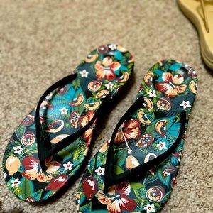 Hello Summer! TWO pairs of Fit Flop, flip flops! Barely worn, price is for both!